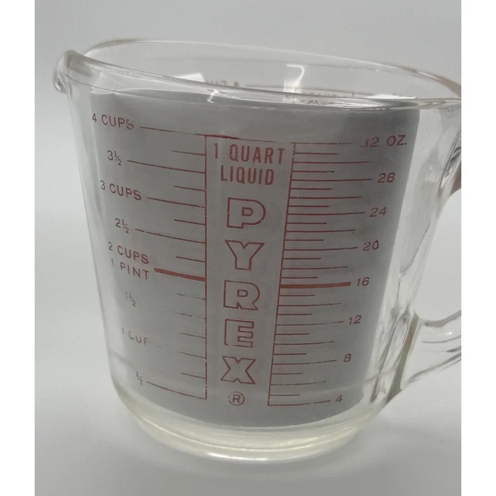 Vintage PYREX #532 1 Quart Measuring Cup Red Lettering Photographic Use D Handle